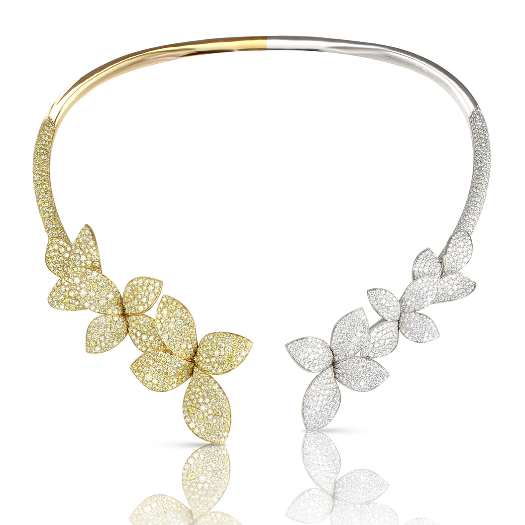 Ein elegantes Halsband mit gelben und weißen glitzernden Blütenornamenten