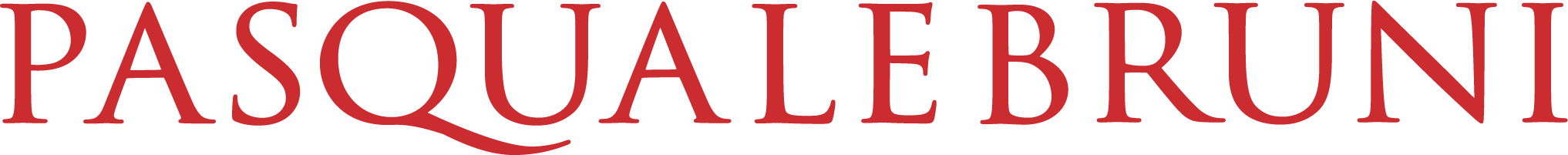 Roter Pasquale Bruni Schriftzug in Großbuchstaben auf weißem Hintergrund
